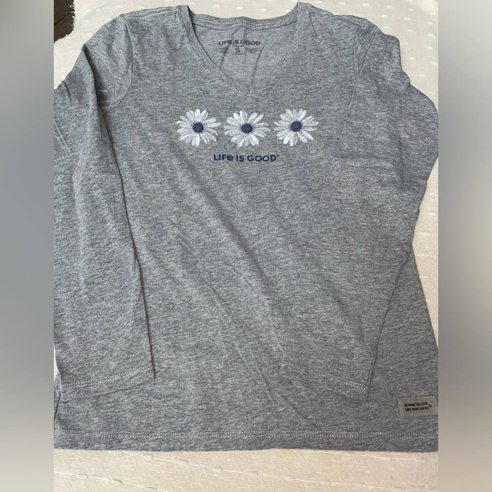Life Is Good Women’s Heather Gray Daisy Long Sleeve V-neck Graphic Tee S
